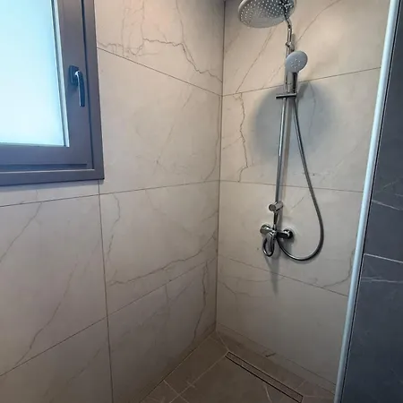 Iolena Two Bedroom Seaview Apartman *